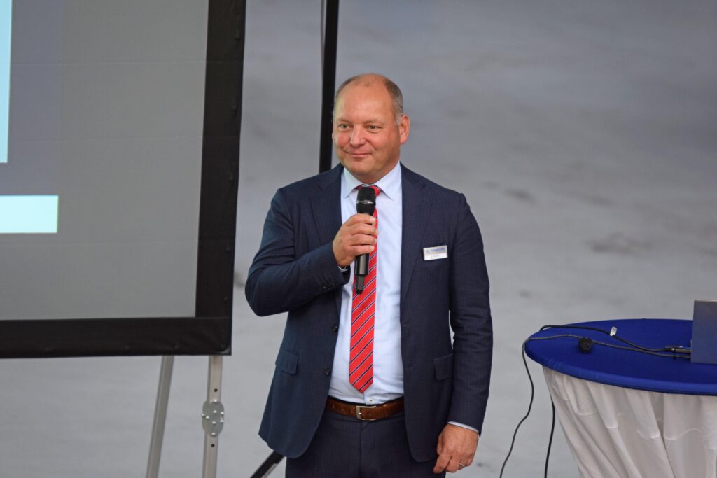 Klaus Deleroi spricht während einer Infotagung zum 3-D-Druck bei REINTJES.
