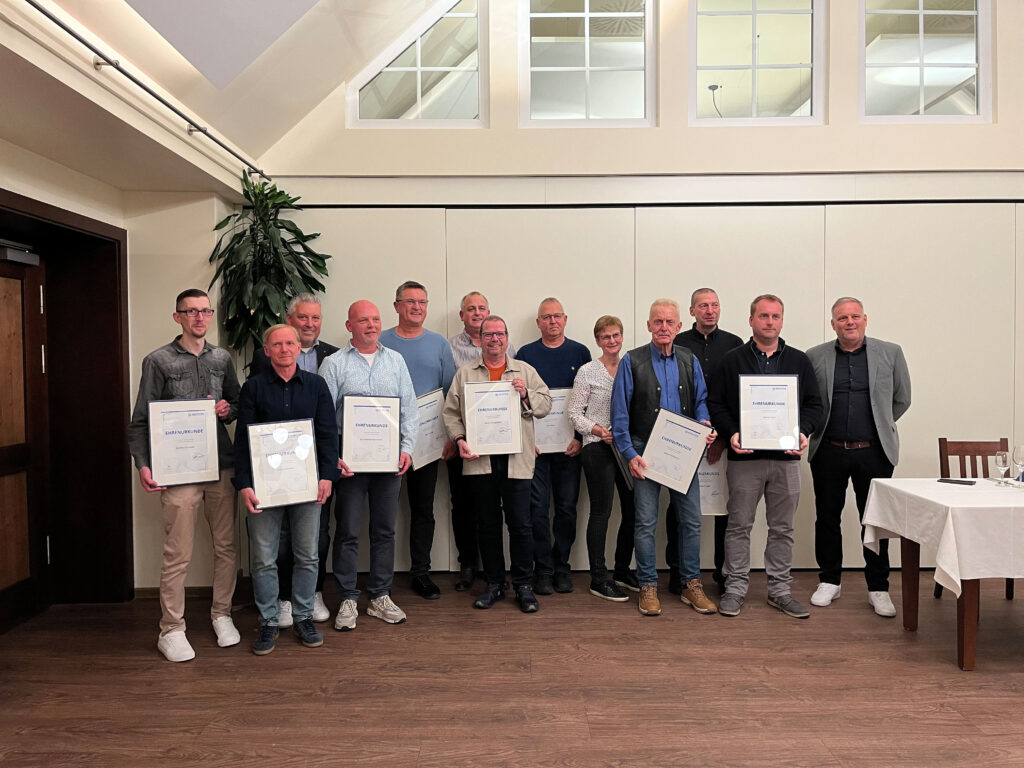 REINTJES hat langjährige Mitarbeiterinnen und Mitarbeiter ausgezeichnet