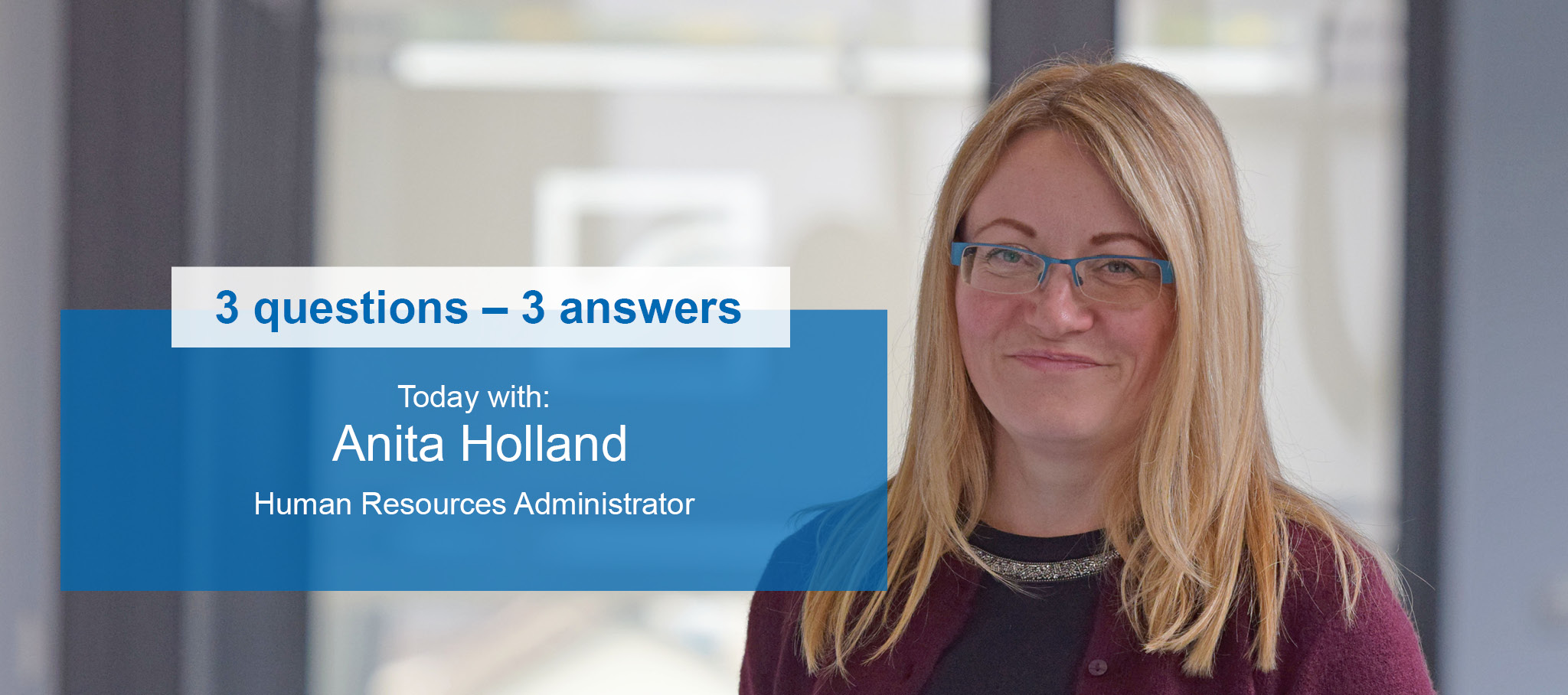 Folie für die 3-Fragen-3-Antworten-Serie mit Personalsachbearbeiterin Anita Holland.