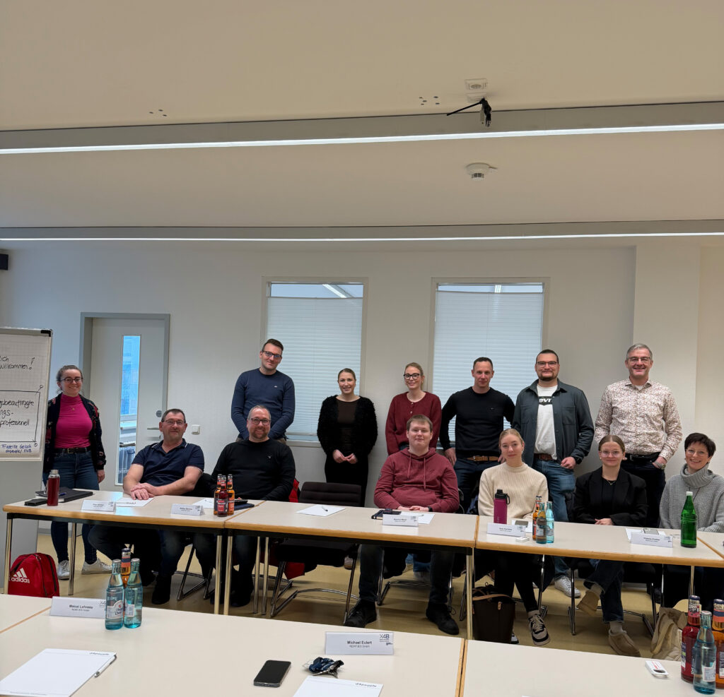 Beraterin Dr. Friederike Gerlach (links) und REINTJES Ausbildungsbeauftragte während der Schulung.